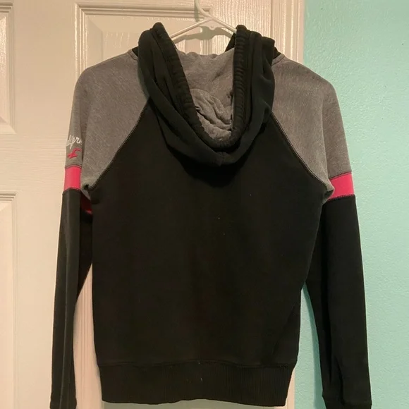 Hollister zip-up - Picture 2 of 3